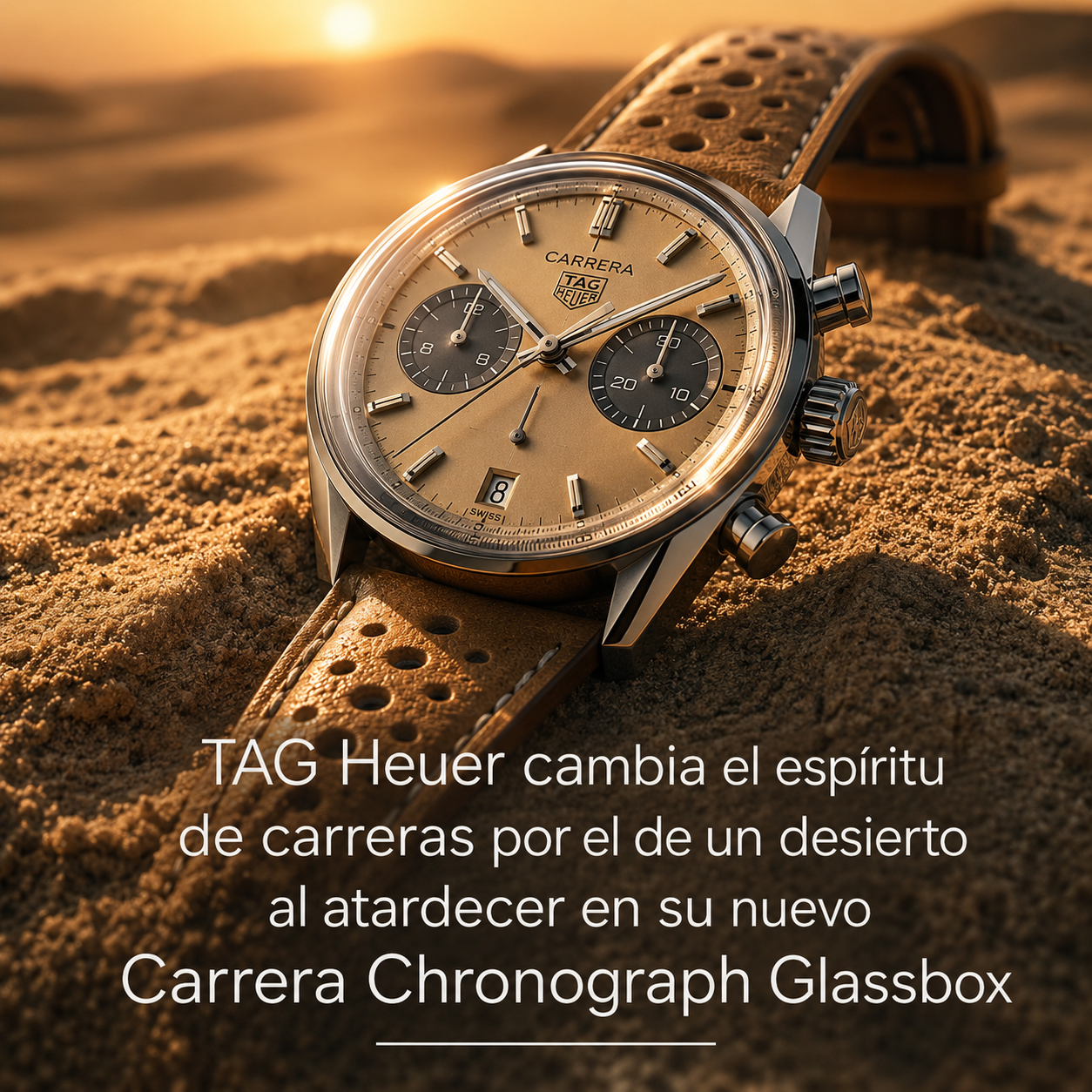 TAG Heuer Carrera Chronograph Glassbox Sand, reloj cronógrafo de esfera color arena sobre una superficie desértica al atardecer