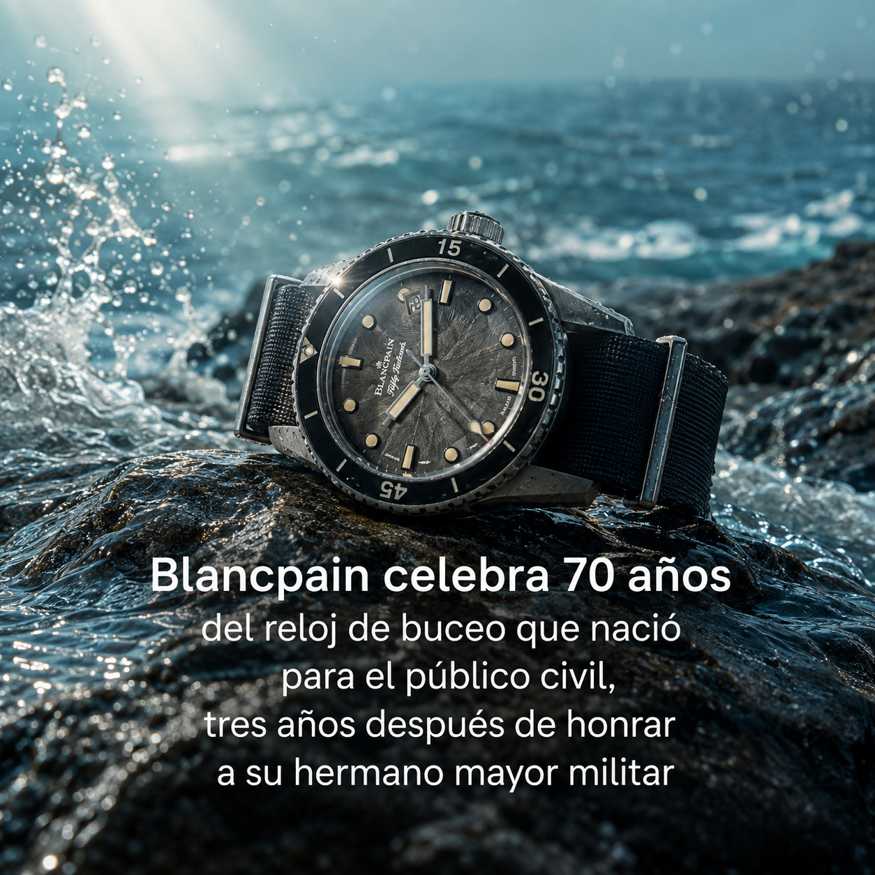 Blancpain Fifty Fathoms Bathyscaphe sobre una roca junto al mar, celebrando los 70 años del reloj de buceo civil de la manufactura